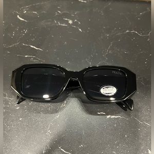Women’s luxury black sunglasses
